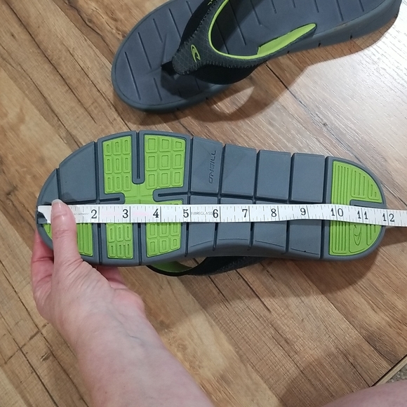 O"NEILL Gray & Green Flip Flop Sandals - Picture 9 of 10